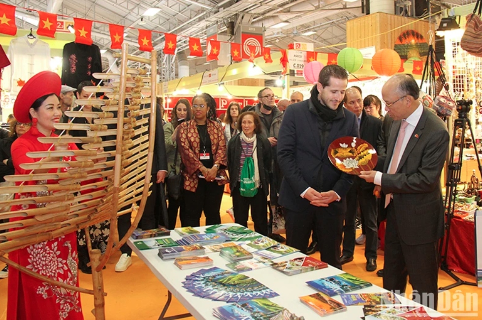 Vietnamese booth leaves strong impression at Paris Fair 2024